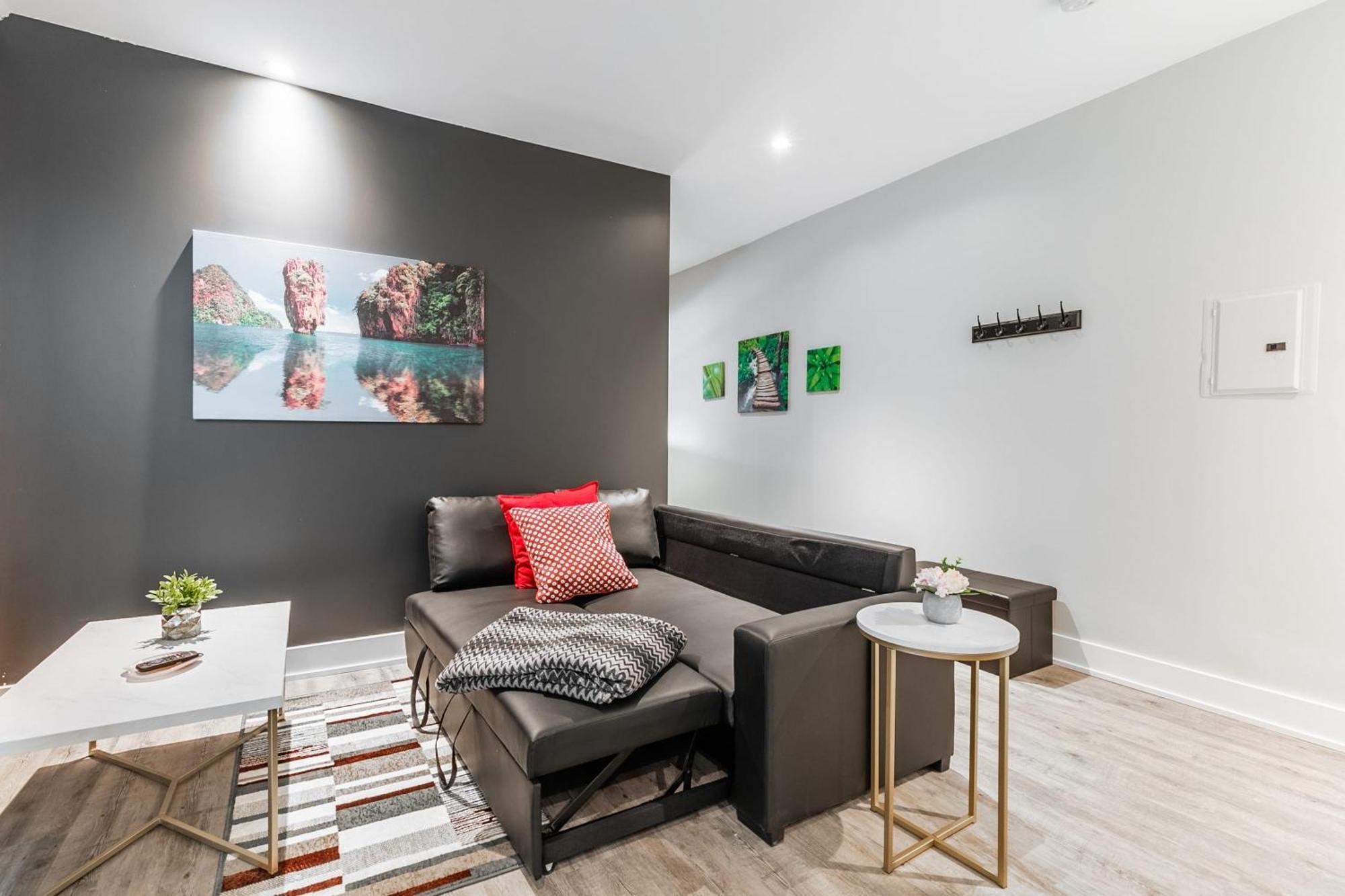 Upscale 2Br Condo With Netflix - Prime Location Hamilton Eksteriør billede